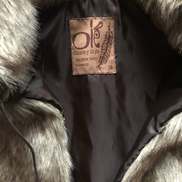Faux Fur Vest - Picture 3 of 3